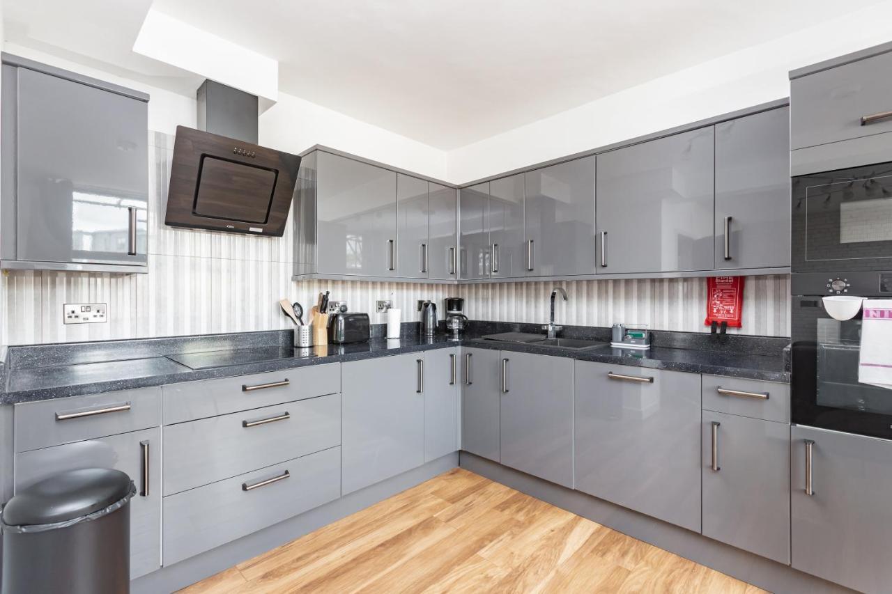 Manhattan Heights Apartment Maidstone Bagian luar foto