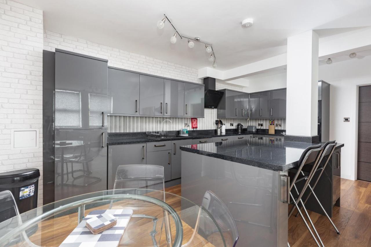 Manhattan Heights Apartment Maidstone Bagian luar foto